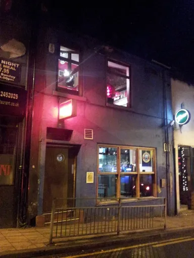They've got their neon mojo workin' on me.