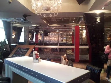 A cage-like area in the back. What this cage is for is unclear to us.