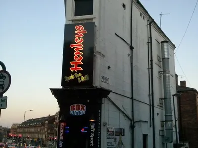 Henleys Sports Bar and Grill